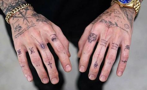 Mains tatouées : Pour ou contre ? (Avec des exemples)