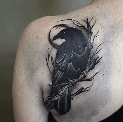 Tatouage corbeau black work
