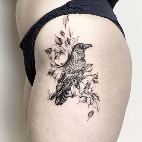 Tatouage corbeau femme