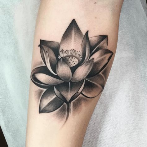 Tatouage Lotus réaliste