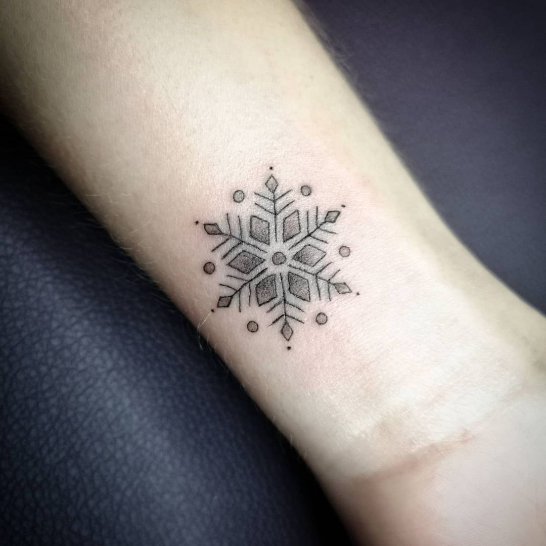 Tatouage Flocon De Neige Minimaliste Tous les tatouages au hashtag "tatouageclermontferrand"