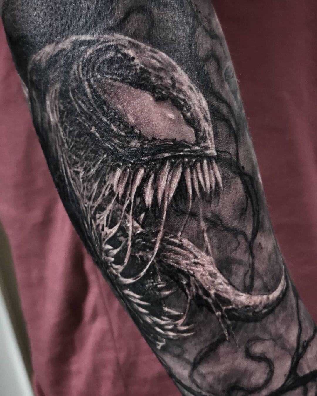 Tatouage Marvel Noir Et Blanc gorestyles : Tatouages, styles et localisation du tatoueur